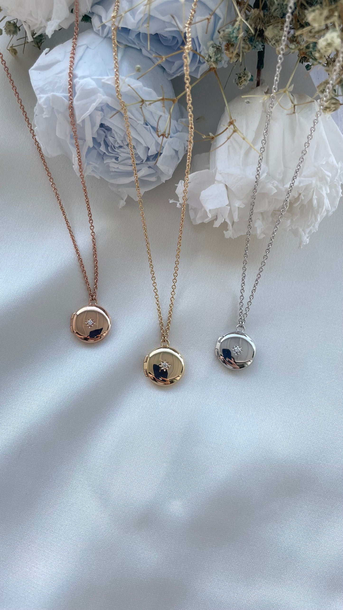 (PREORDER) Circle Locket with Diamond in Solid Gold 18K