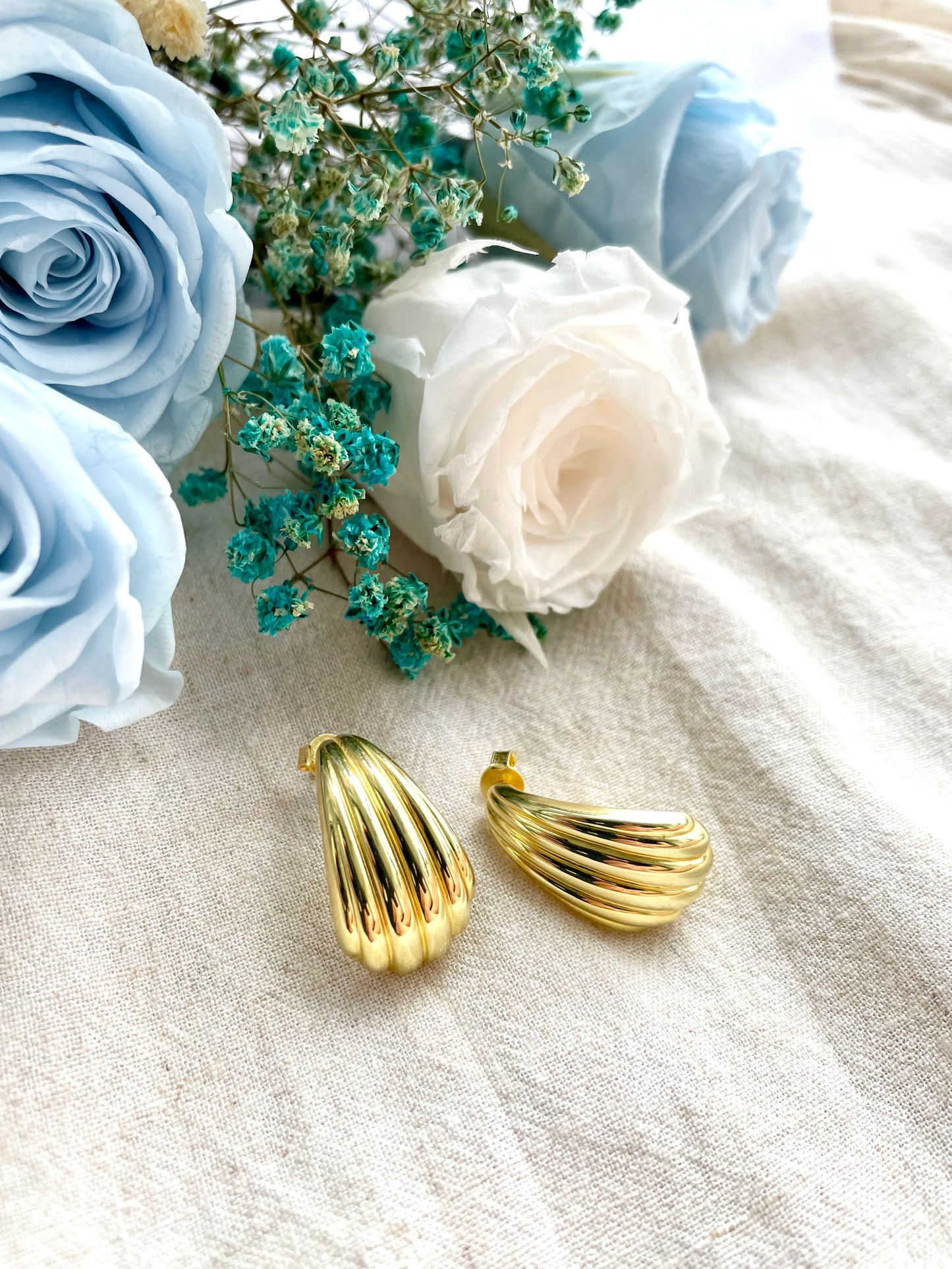 Curved Shell Earrings in Gold Vermeil