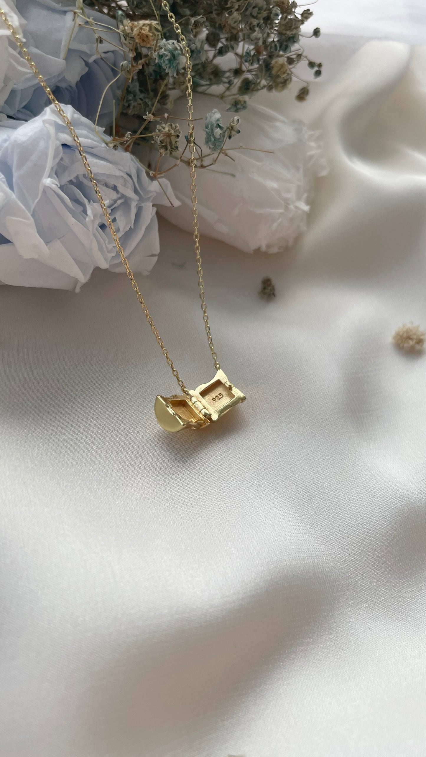 Barrel Locket in Gold Vermeil