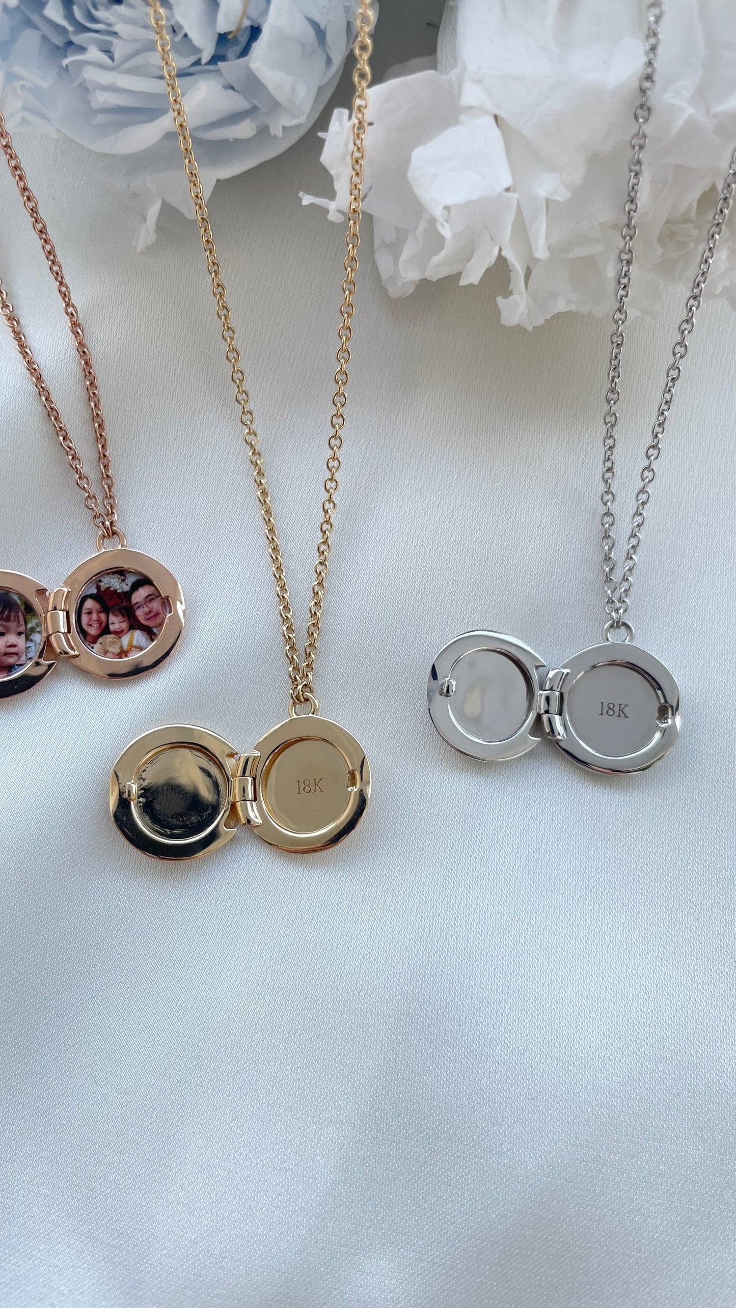 (PREORDER) Circle Locket with Diamond in Solid Gold 18K
