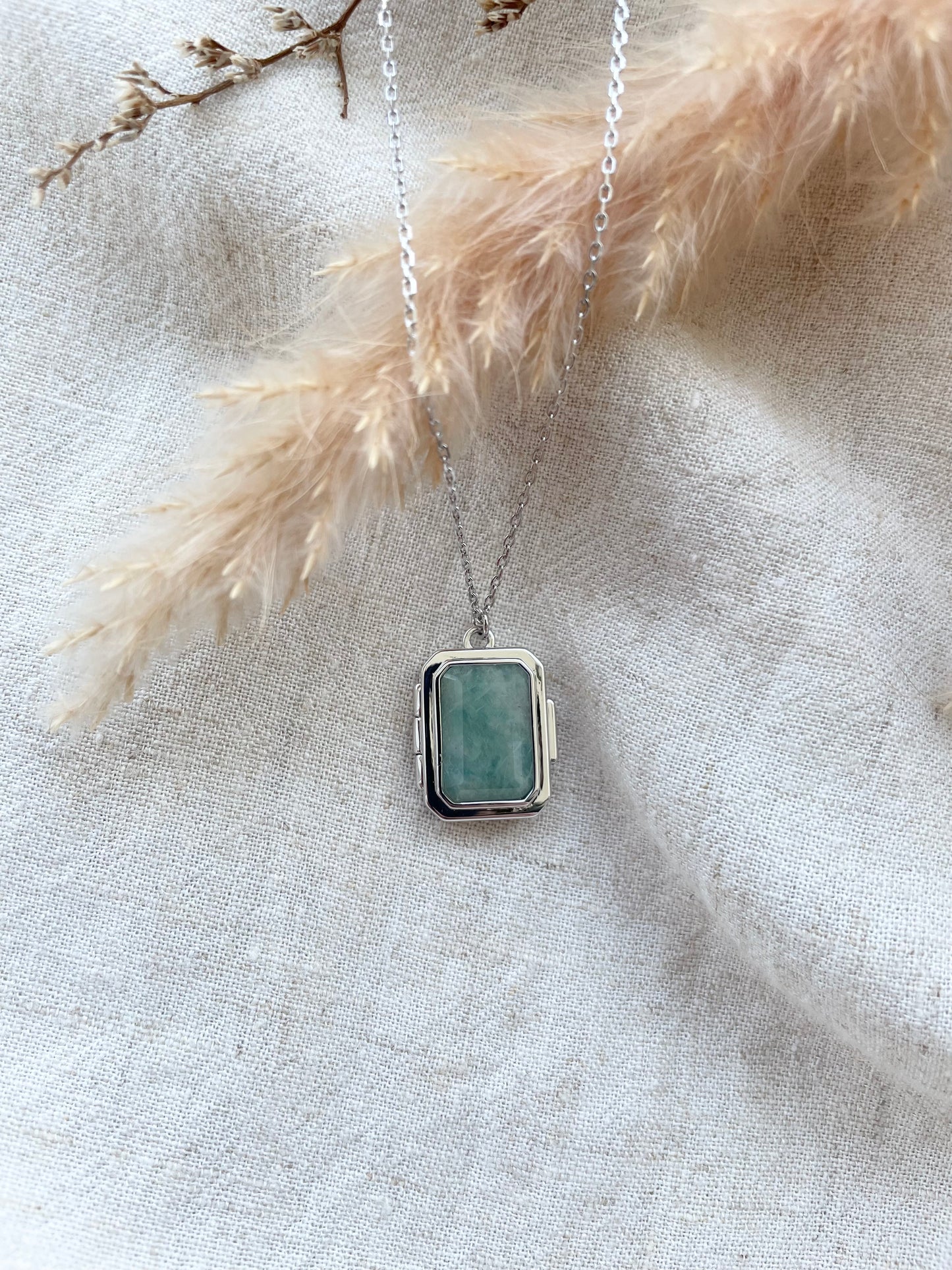 Blue Aventurine Locket in White Gold 18K