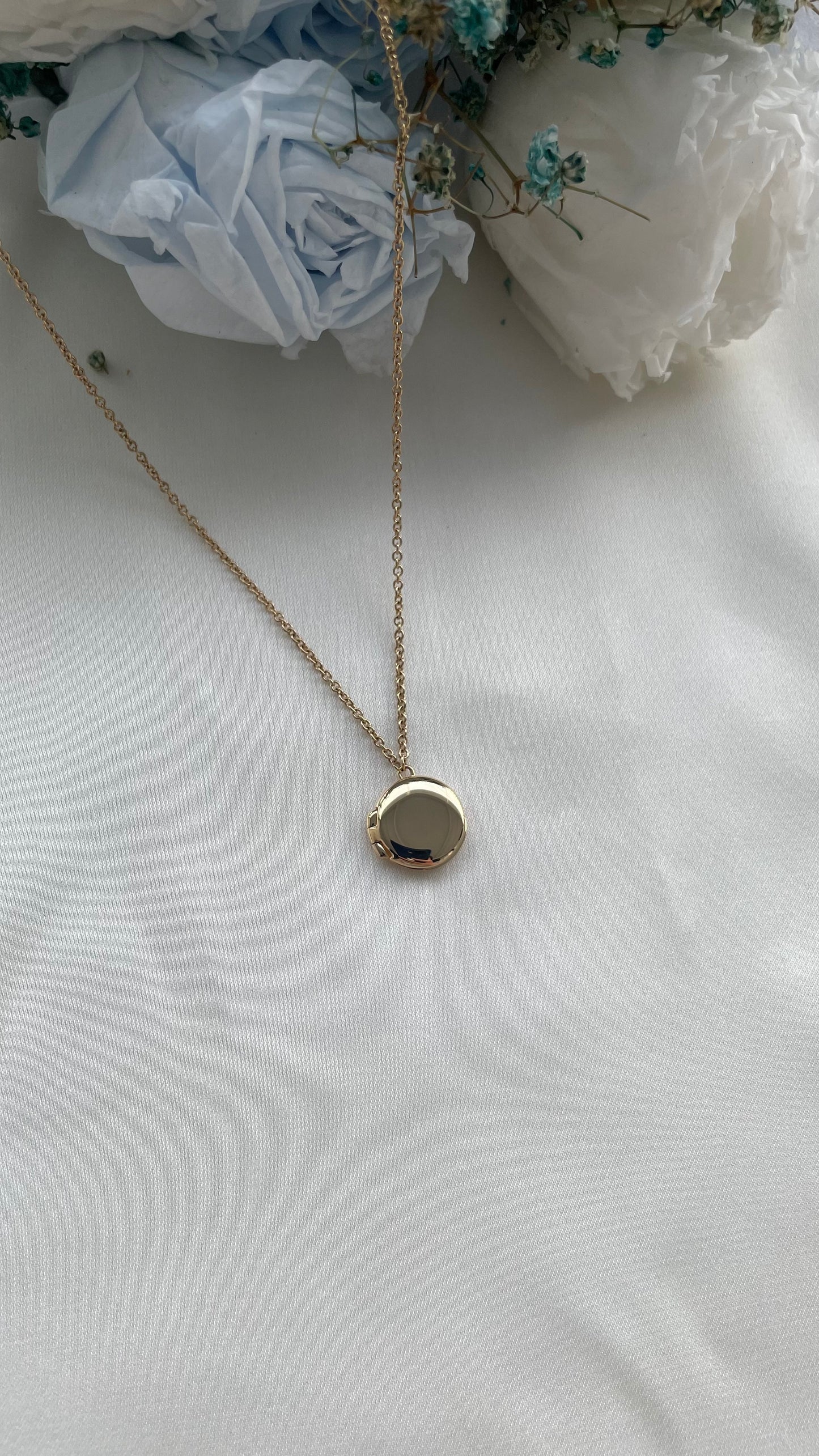 Circle Locket in Solid Gold 18K & 14K