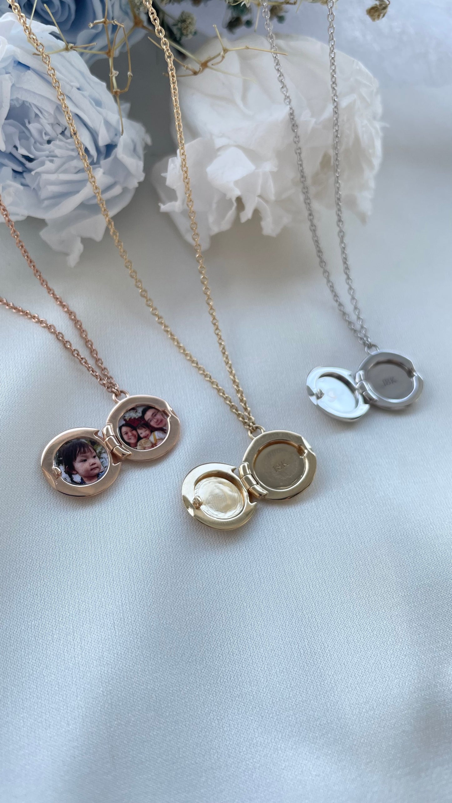 (PREORDER) Circle Locket with Diamond in Solid Gold 18K