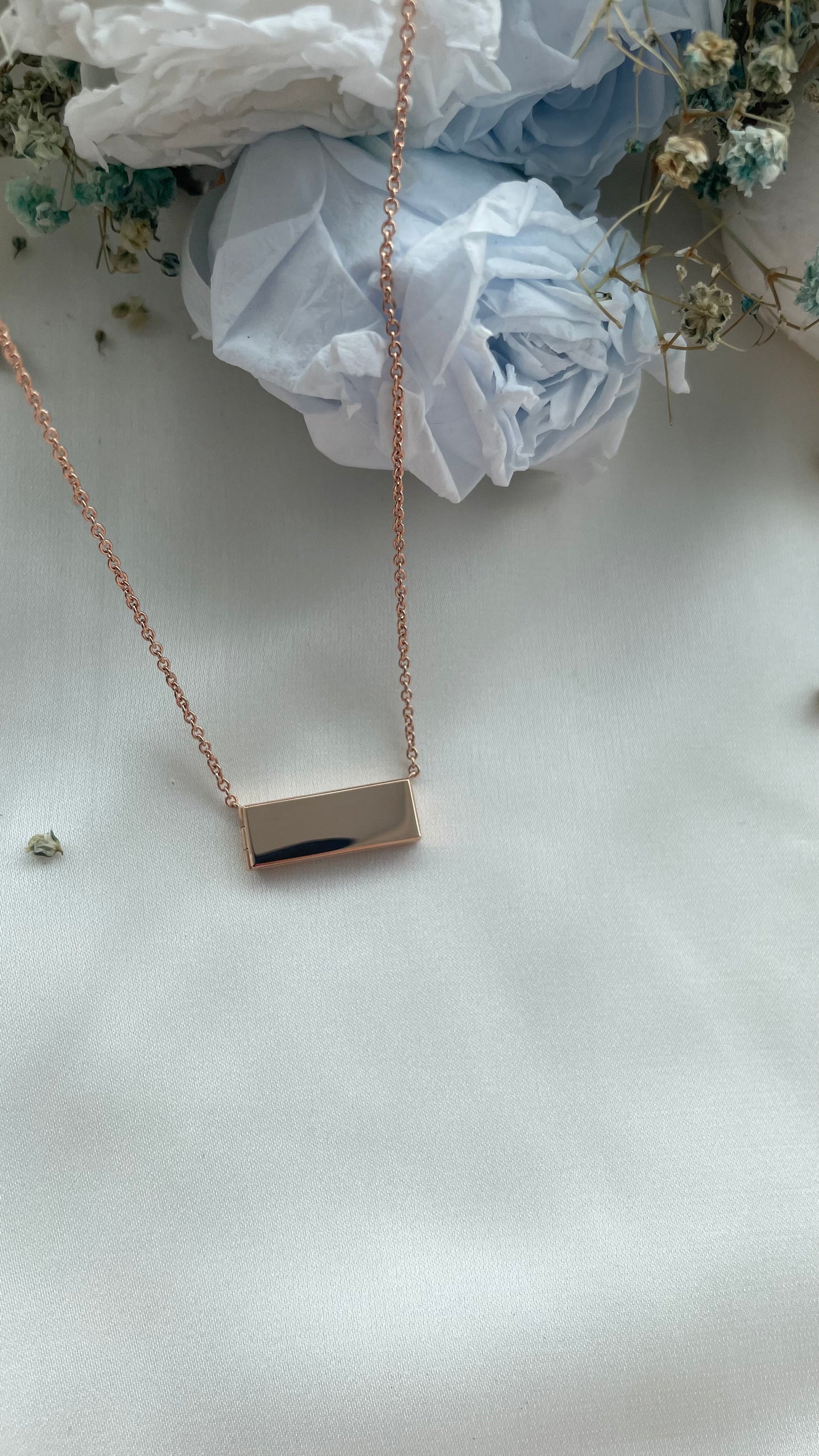 Bar Locket In Solid Gold 18K