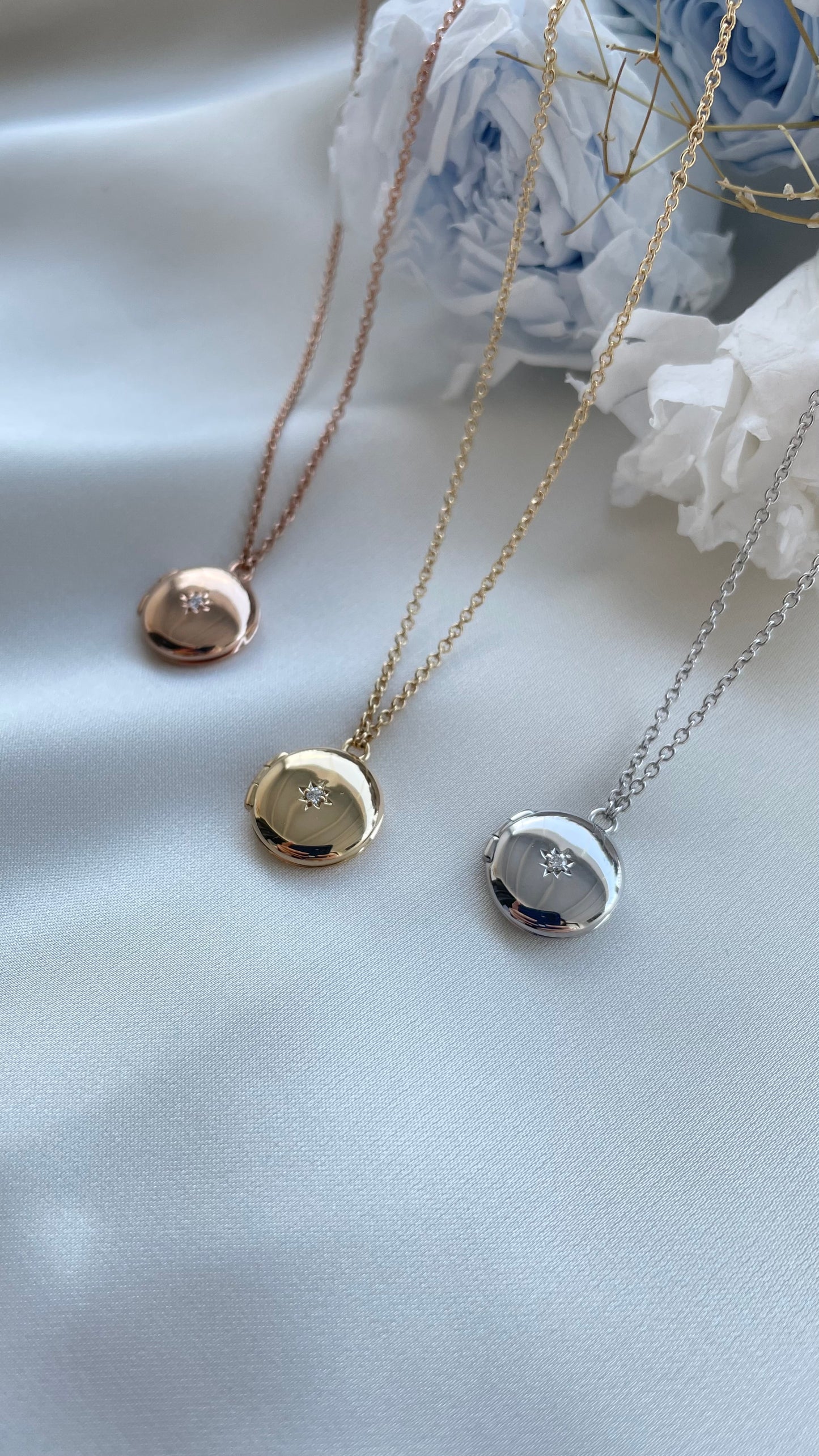(PREORDER) Circle Locket with Diamond in Solid Gold 18K