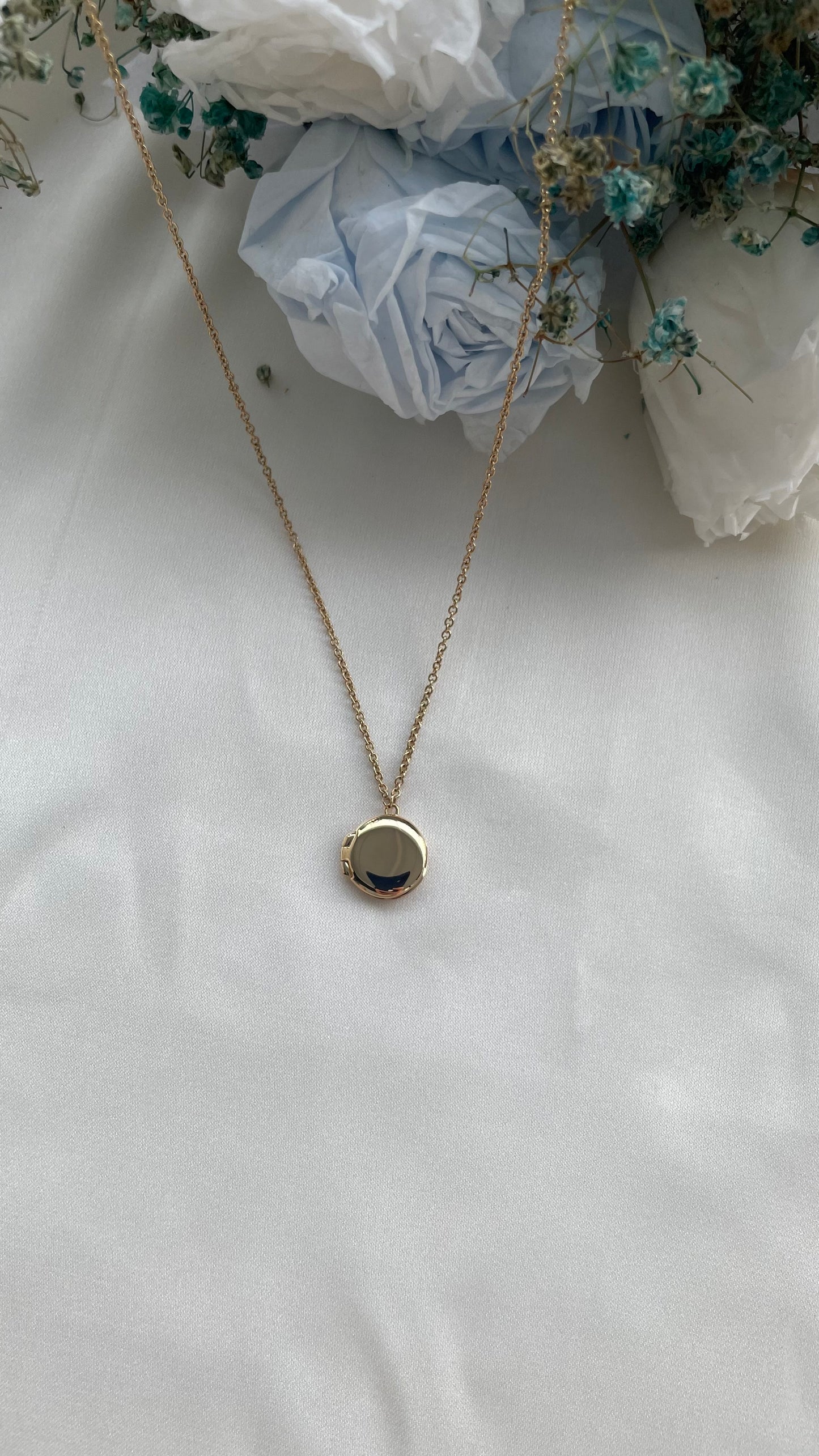 Circle Locket in Solid Gold 18K & 14K