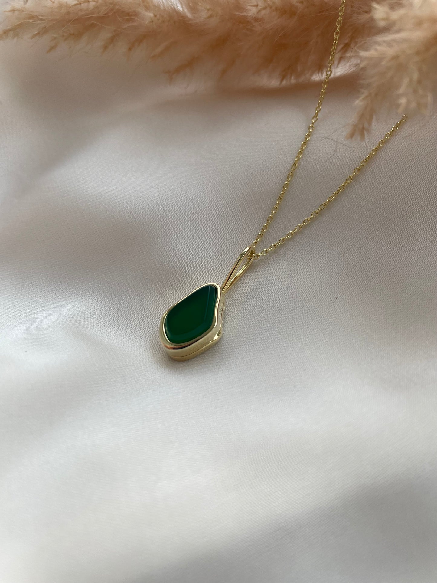 (PREORDER) Islet Locket in Gold Vermeil with Green Onyx
