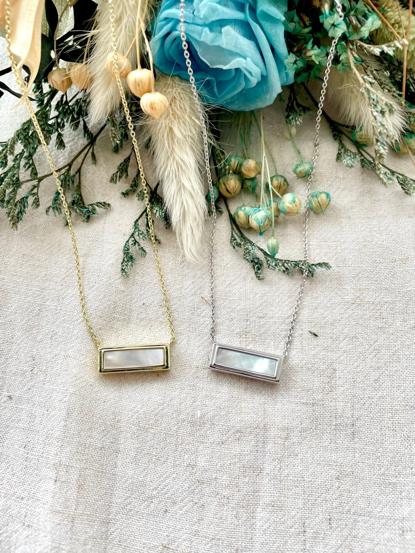 (PREORDER) Mother of Pearl Bar Locket In Solid Gold 18K