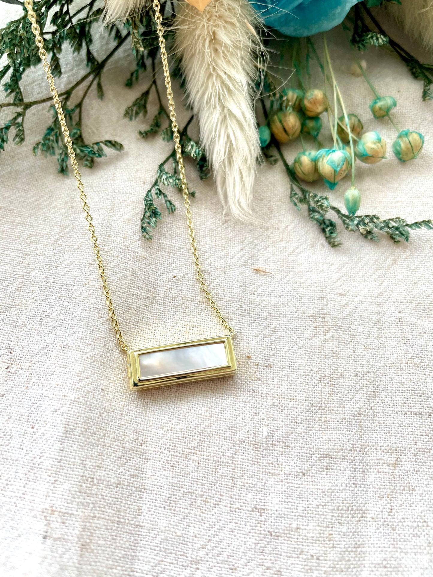 (PREORDER) Mother of Pearl Bar Locket In Solid Gold 18K