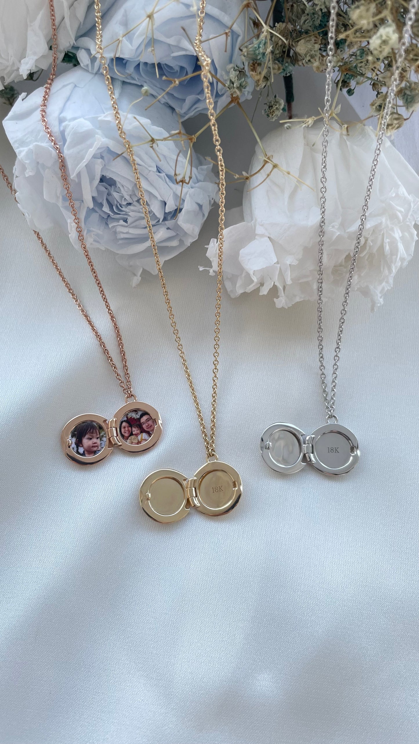 (PREORDER) Circle Locket with Diamond in Solid Gold 18K