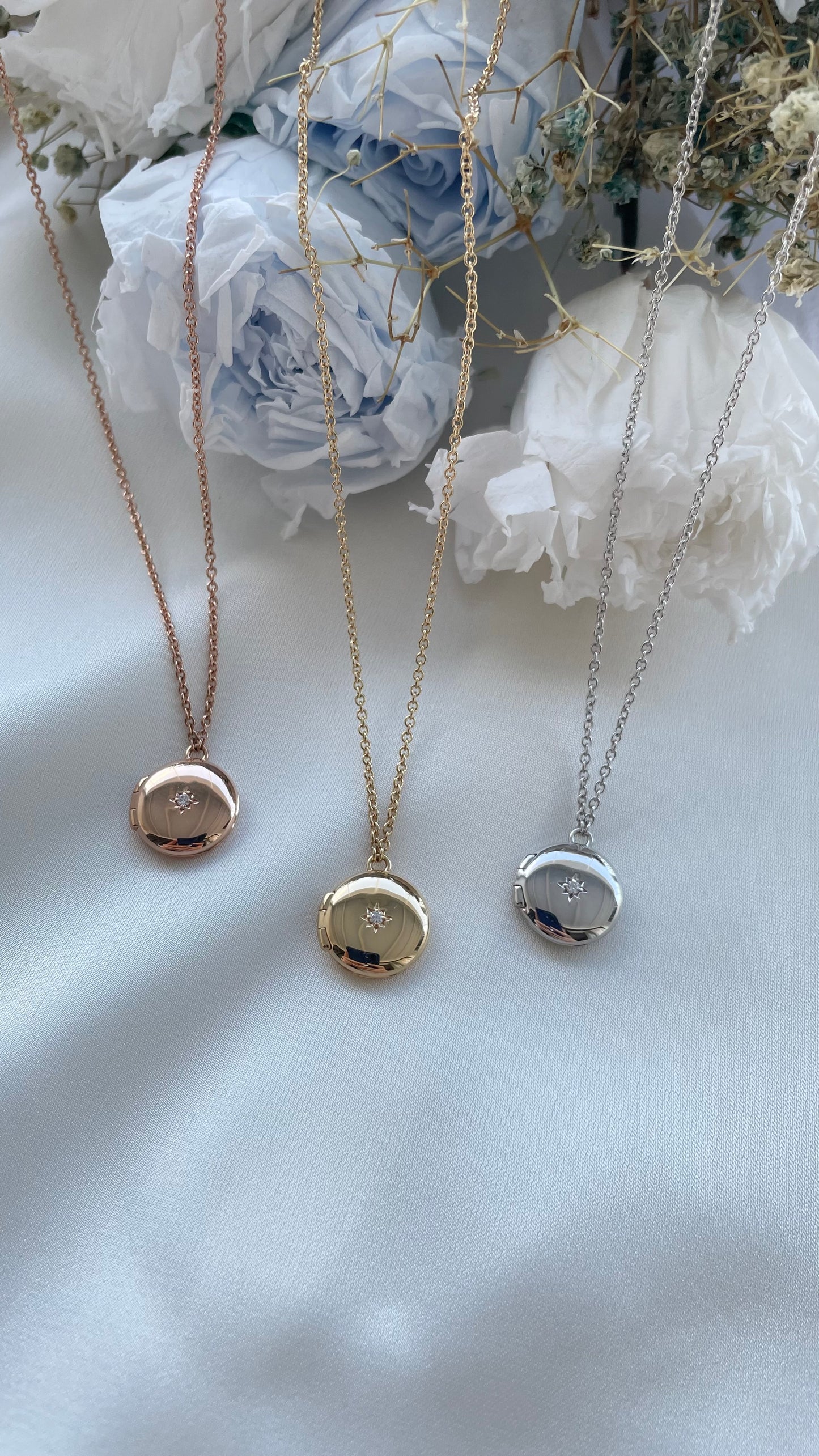 (PREORDER) Circle Locket with Diamond in Solid Gold 18K