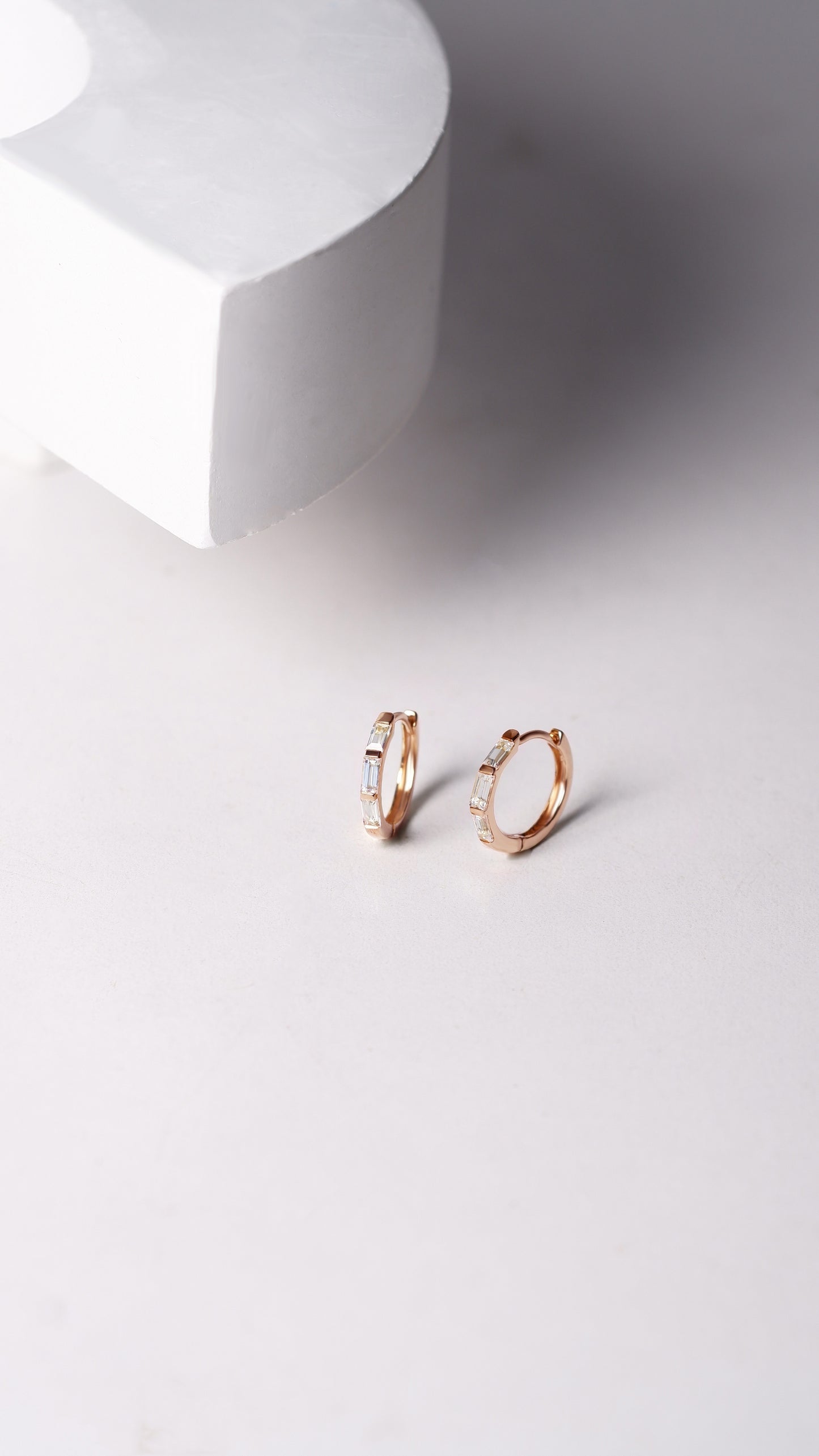 (Instock) 18K Baguette White Sapphire Hoops Earrings