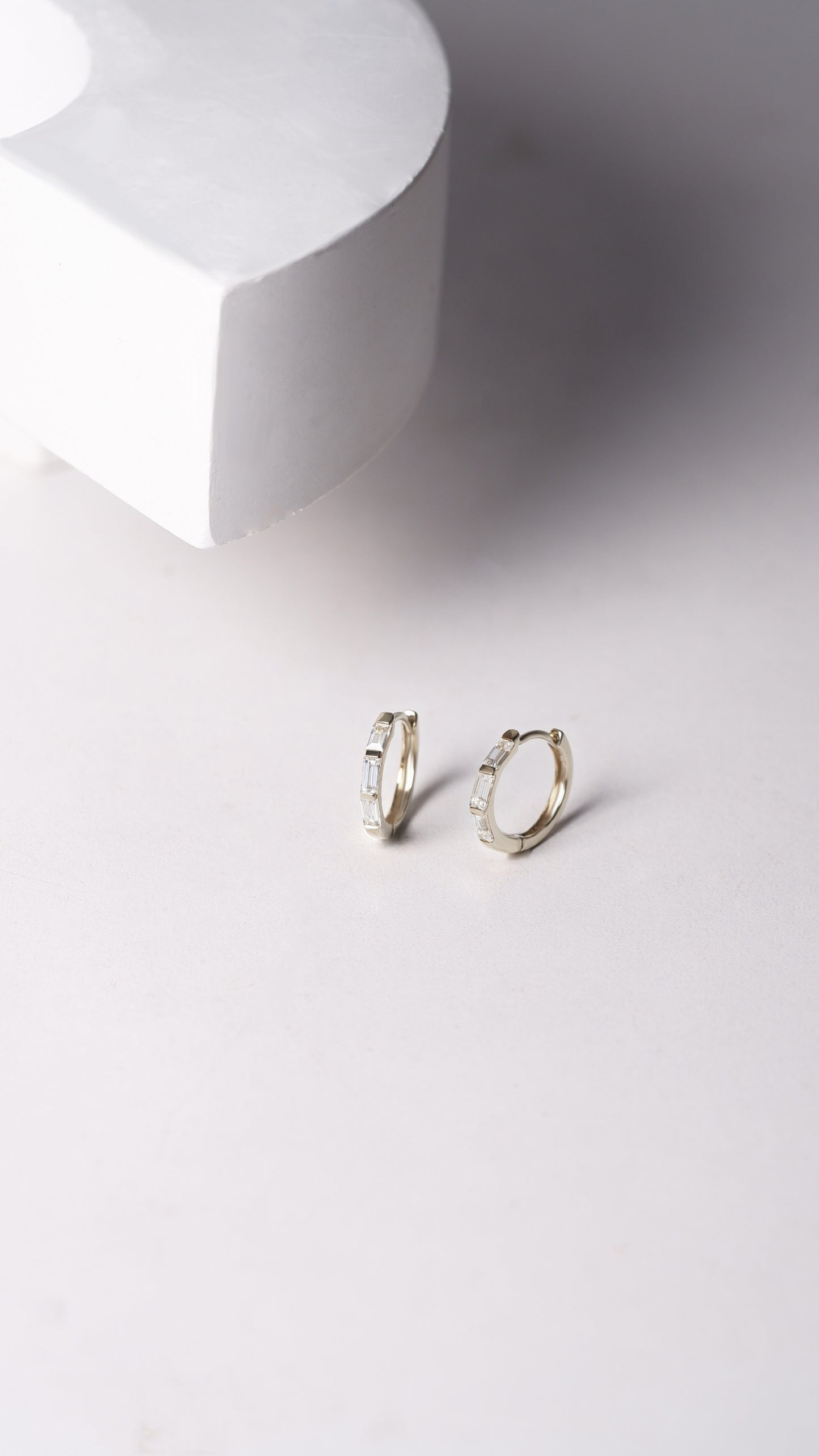 (Instock) 18K Baguette White Sapphire Hoops Earrings