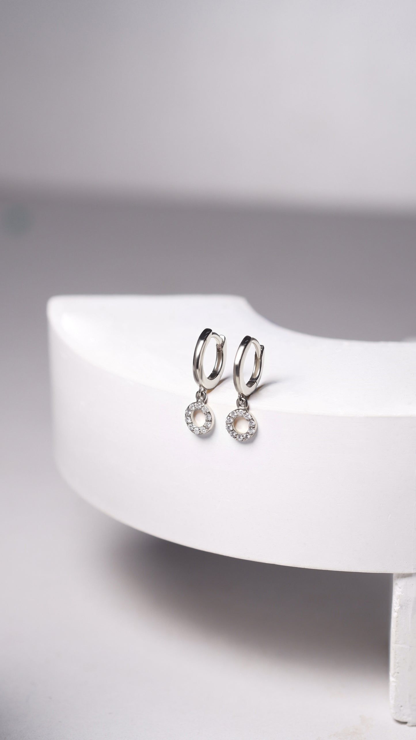 (Instock) 18K Circle Diamond Swing Earrings