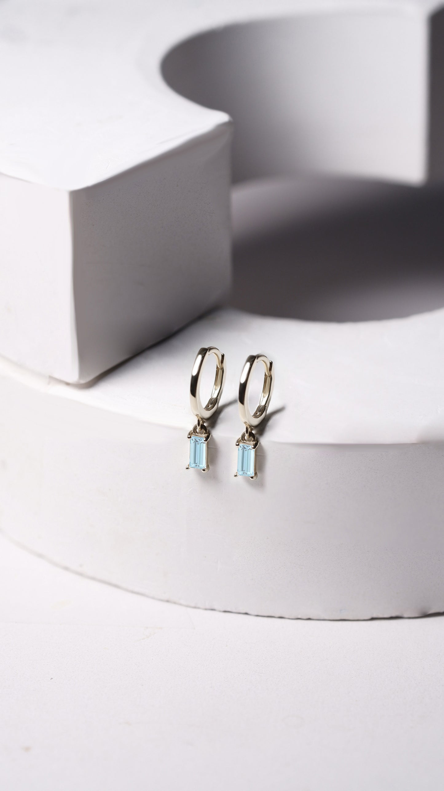 (Instock) 18K Baguette Swing Earrings (Aquamarine)