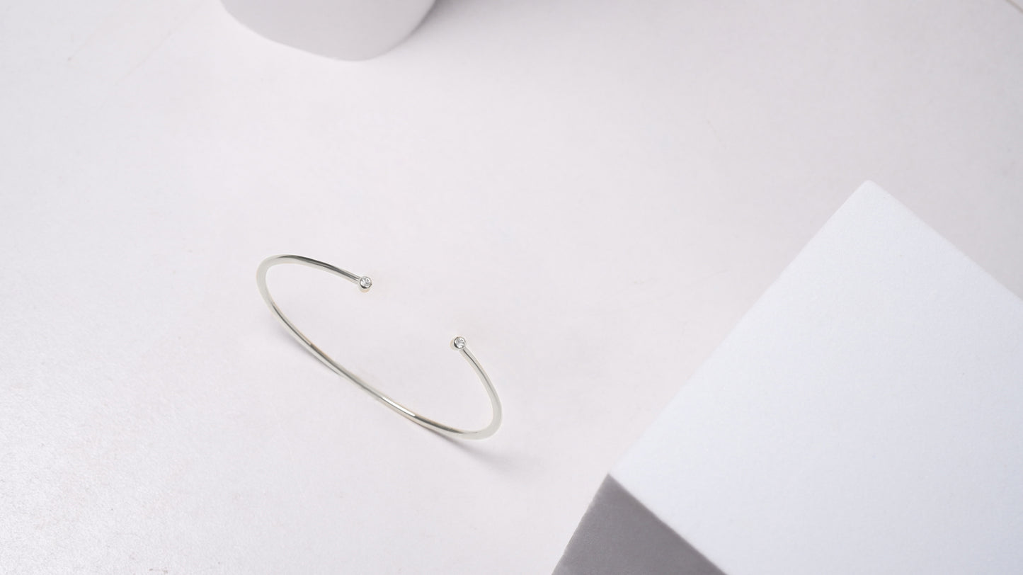(Preorder) 18K Open Diamond Minimalist Bangle