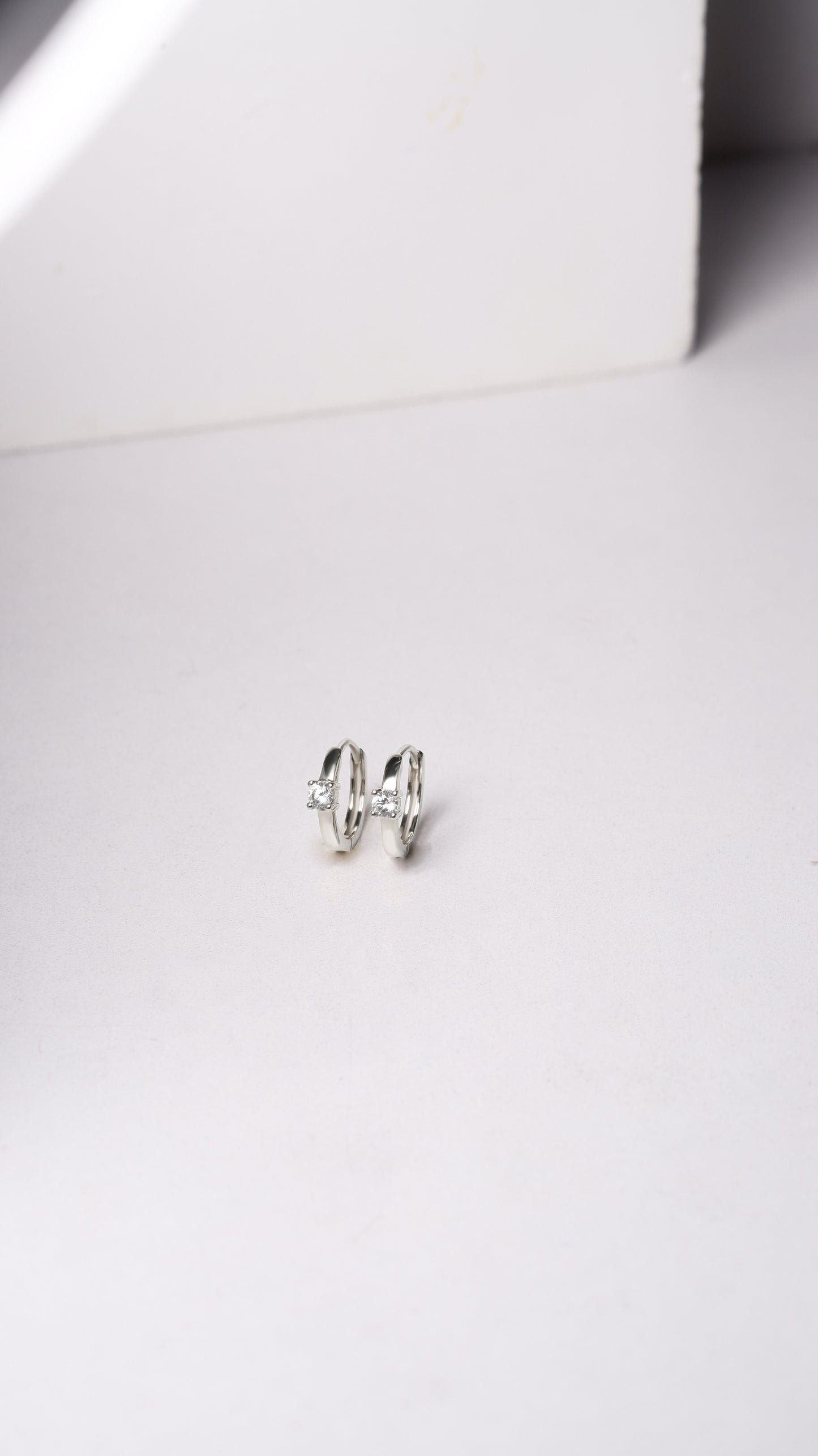(Instock) 18K Minimalist Diamond Hoop Earrings