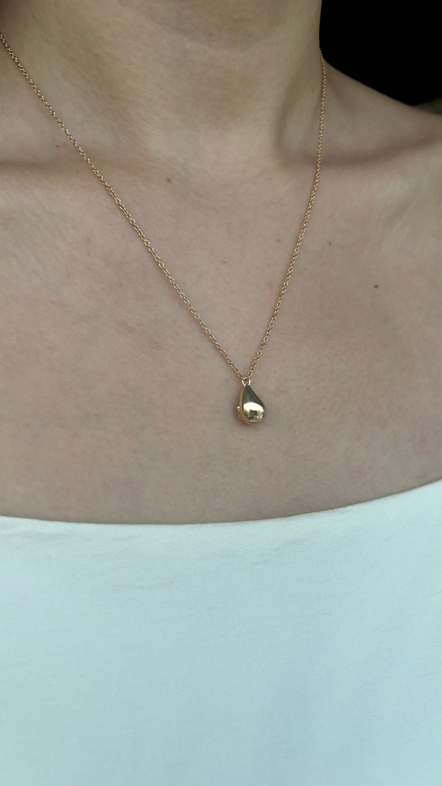 Teardrop Locket in Solid Gold 18K & 14K