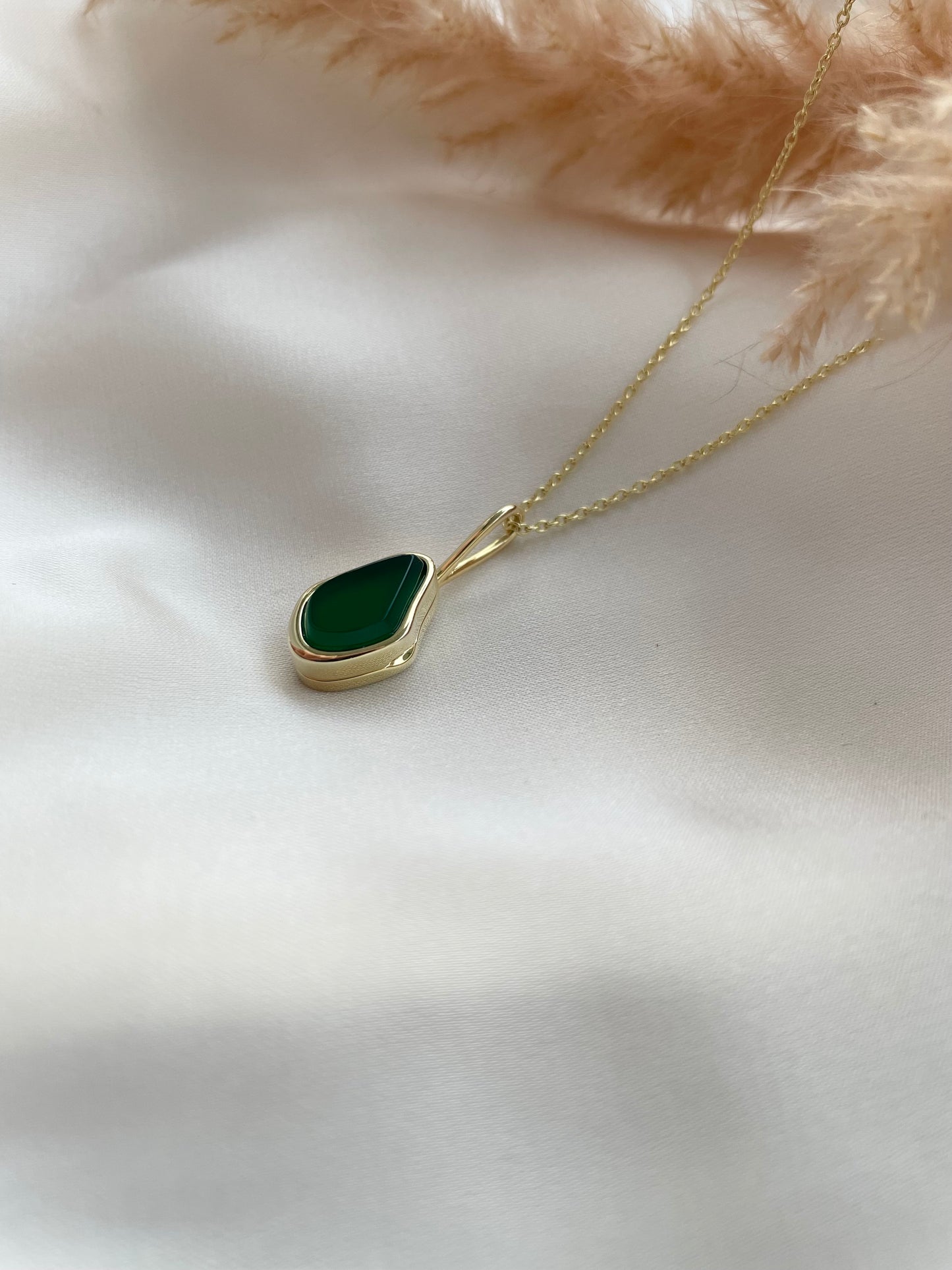 (PREORDER) Islet Locket in Gold Vermeil with Green Onyx