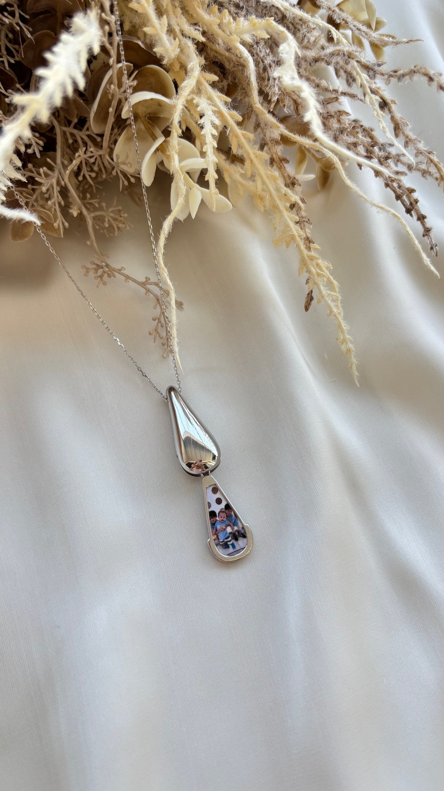 Sliding Teardrop Locket in Silver (Preorder)