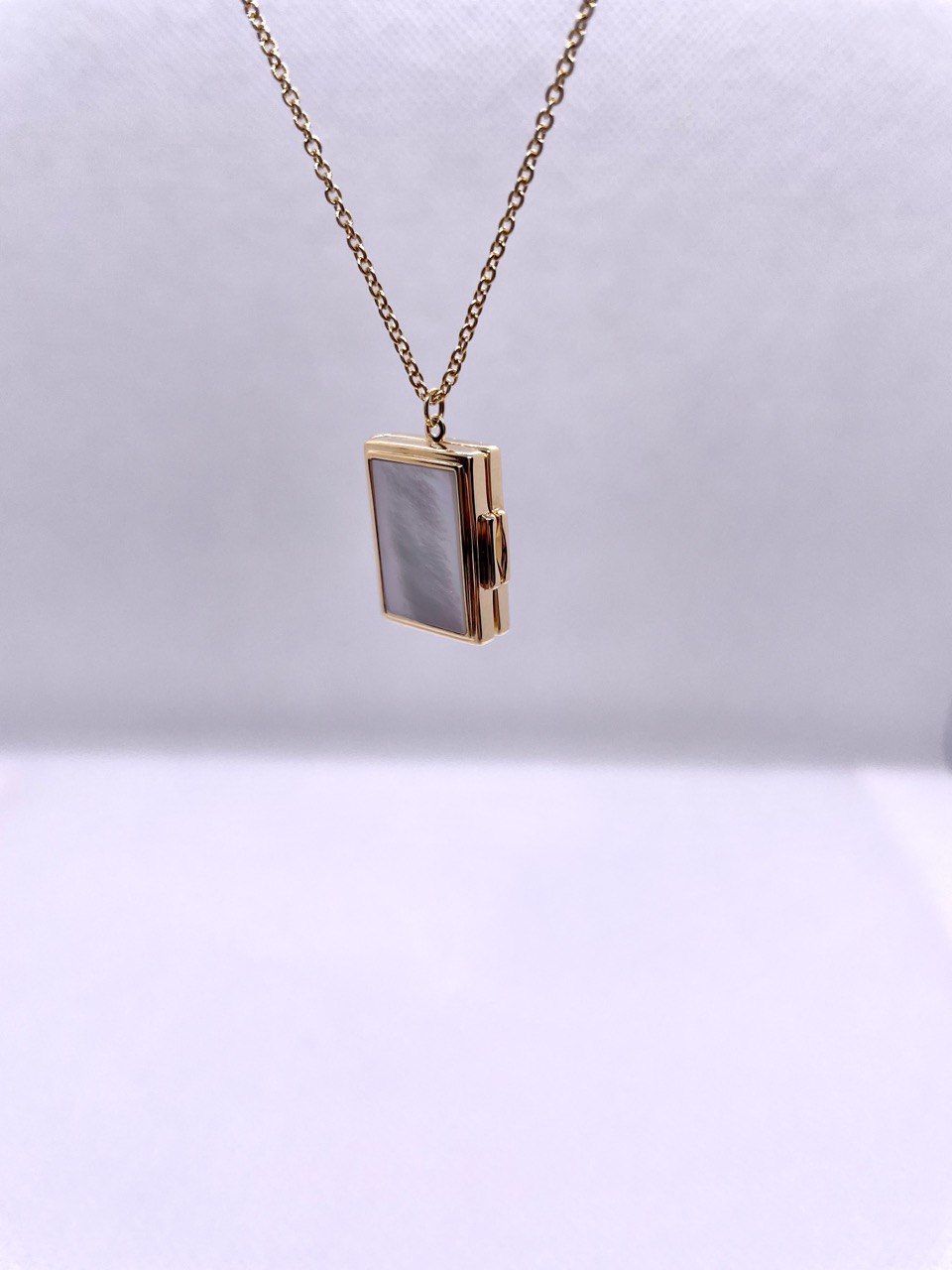Mother of Pearl Locket In Solid Gold 18K & 14K