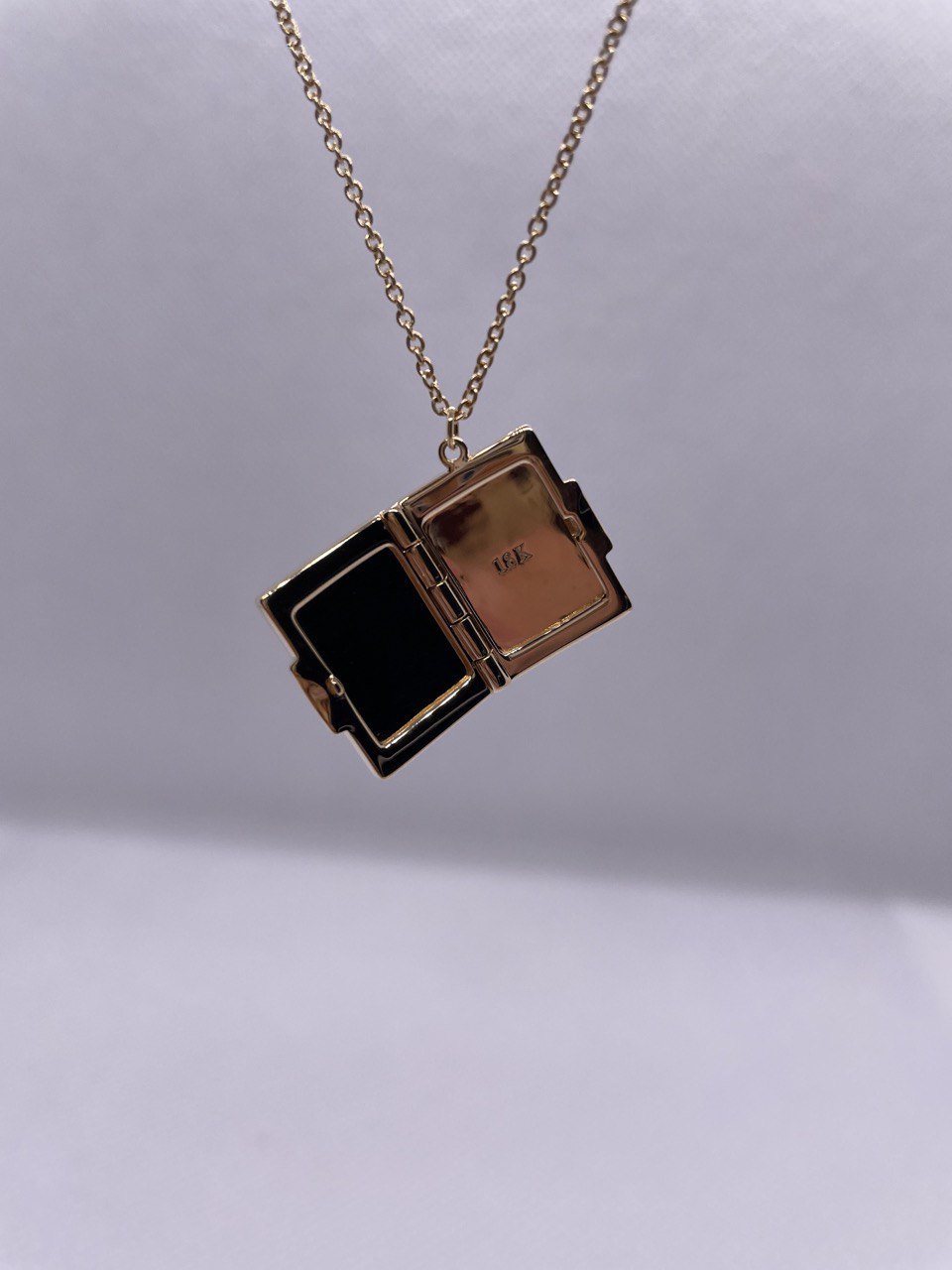 Mother of Pearl Locket In Solid Gold 18K & 14K