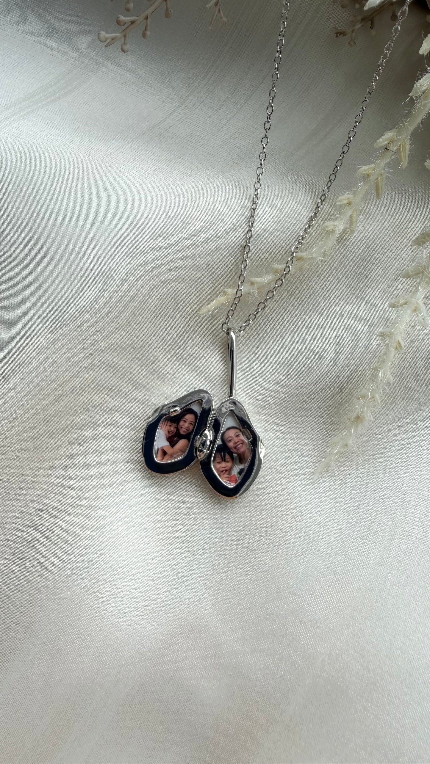 Islet Locket