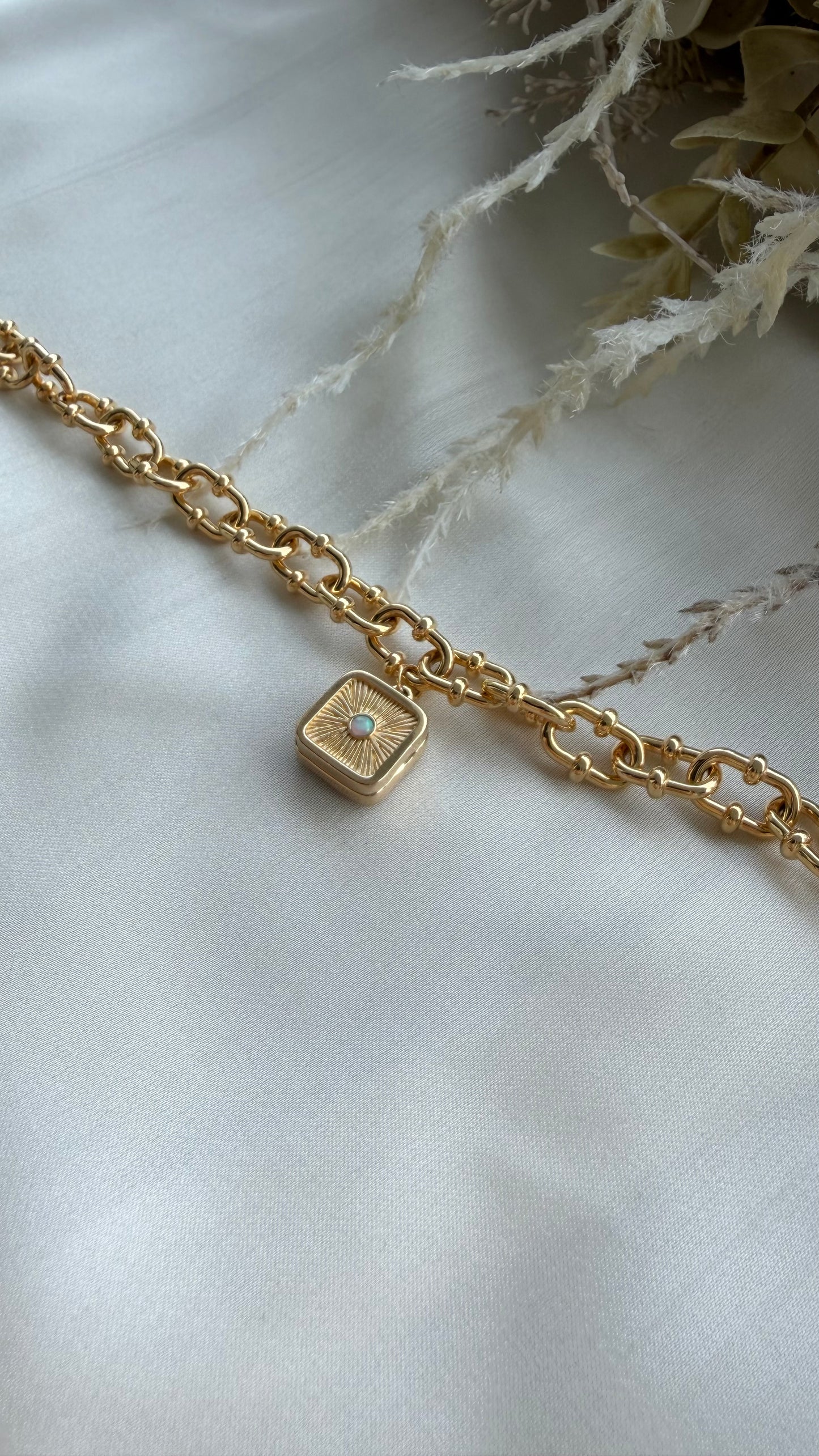 Dawn Bracelet Locket in Gold Vermeil