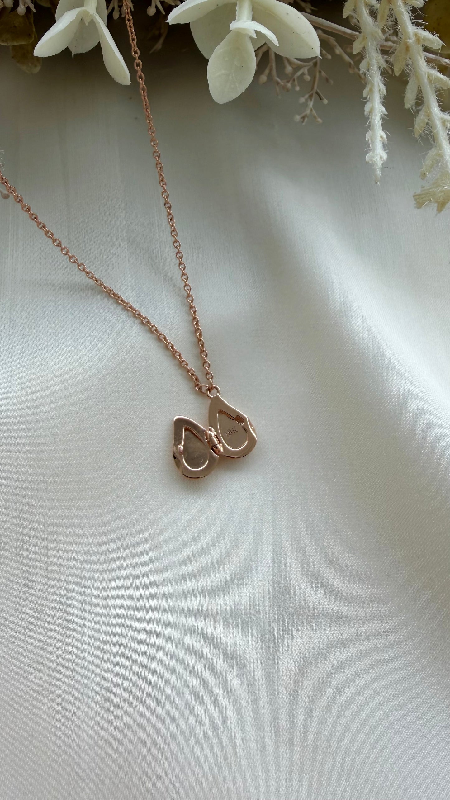 Teardrop Locket in Solid Gold 18K & 14K