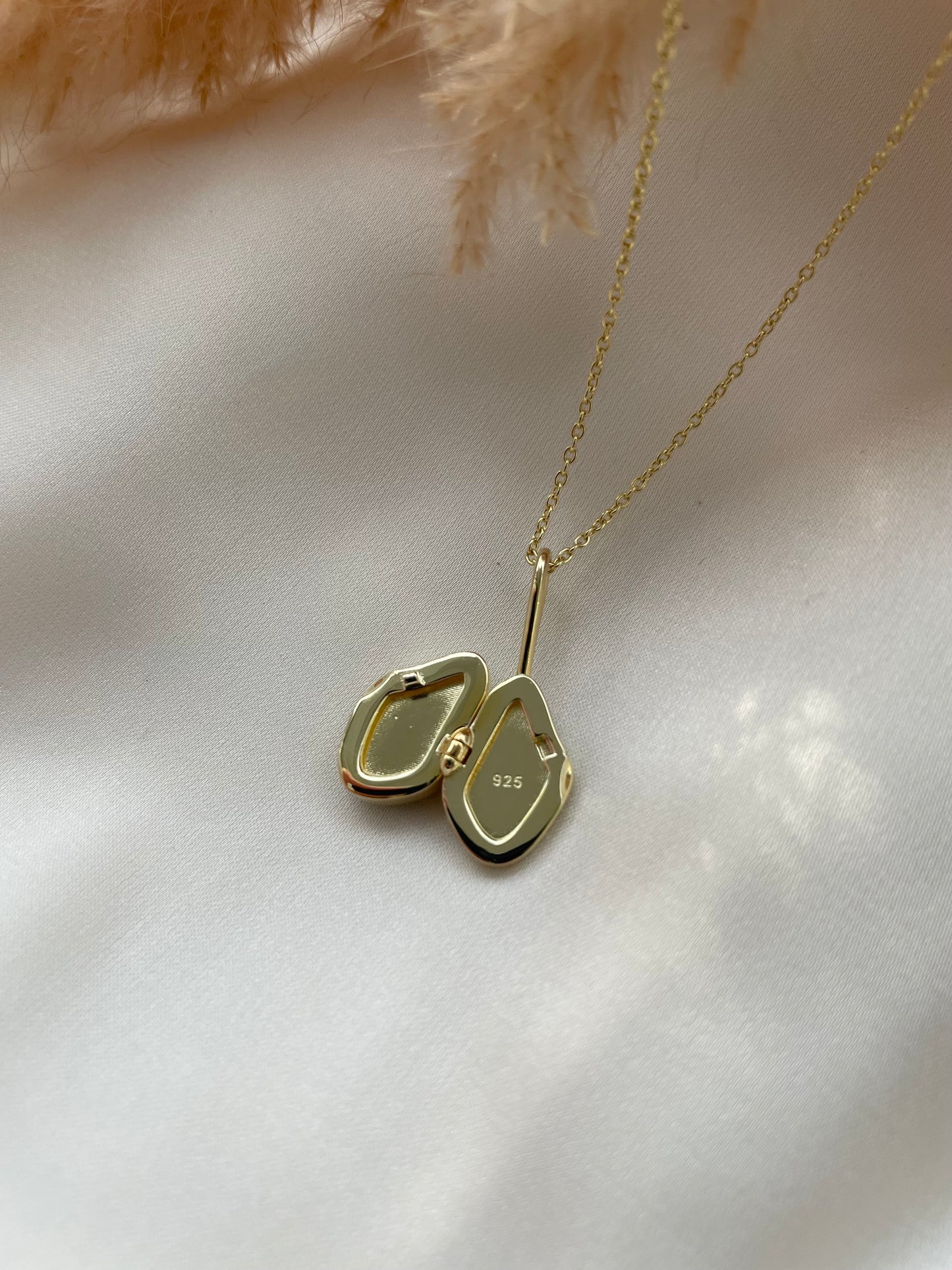 (PREORDER) Islet Locket in Gold Vermeil with Green Onyx