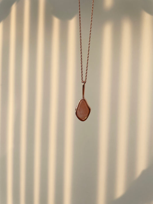 Islet Locket with Rose Quartz in Solid Gold 18K