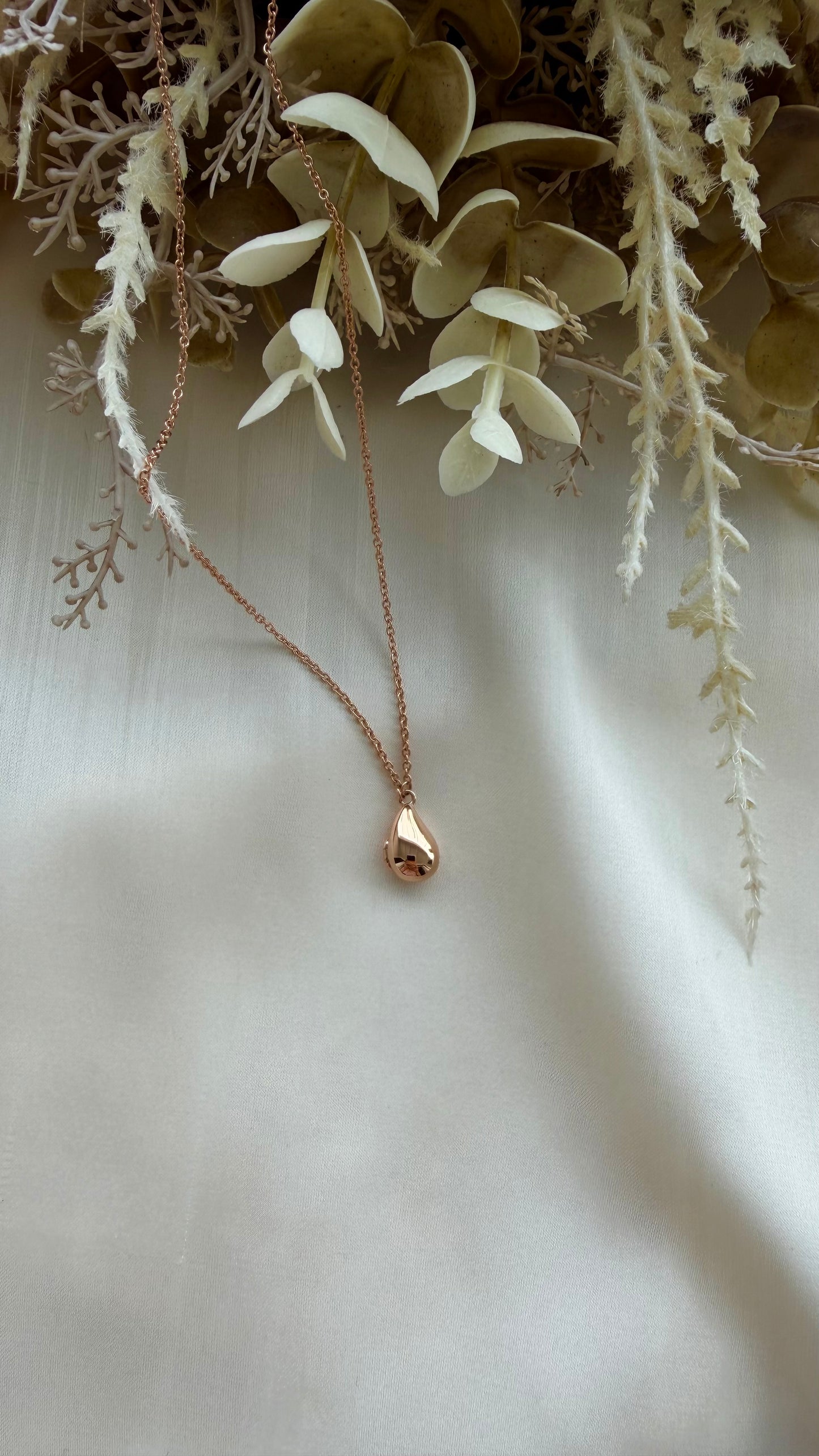 Teardrop Locket in Solid Gold 18K & 14K