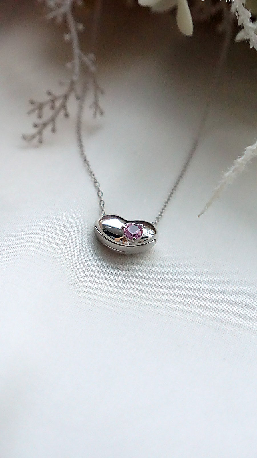 Pebble Locket - Limited Edition x Kara Edit (Solid Gold)
