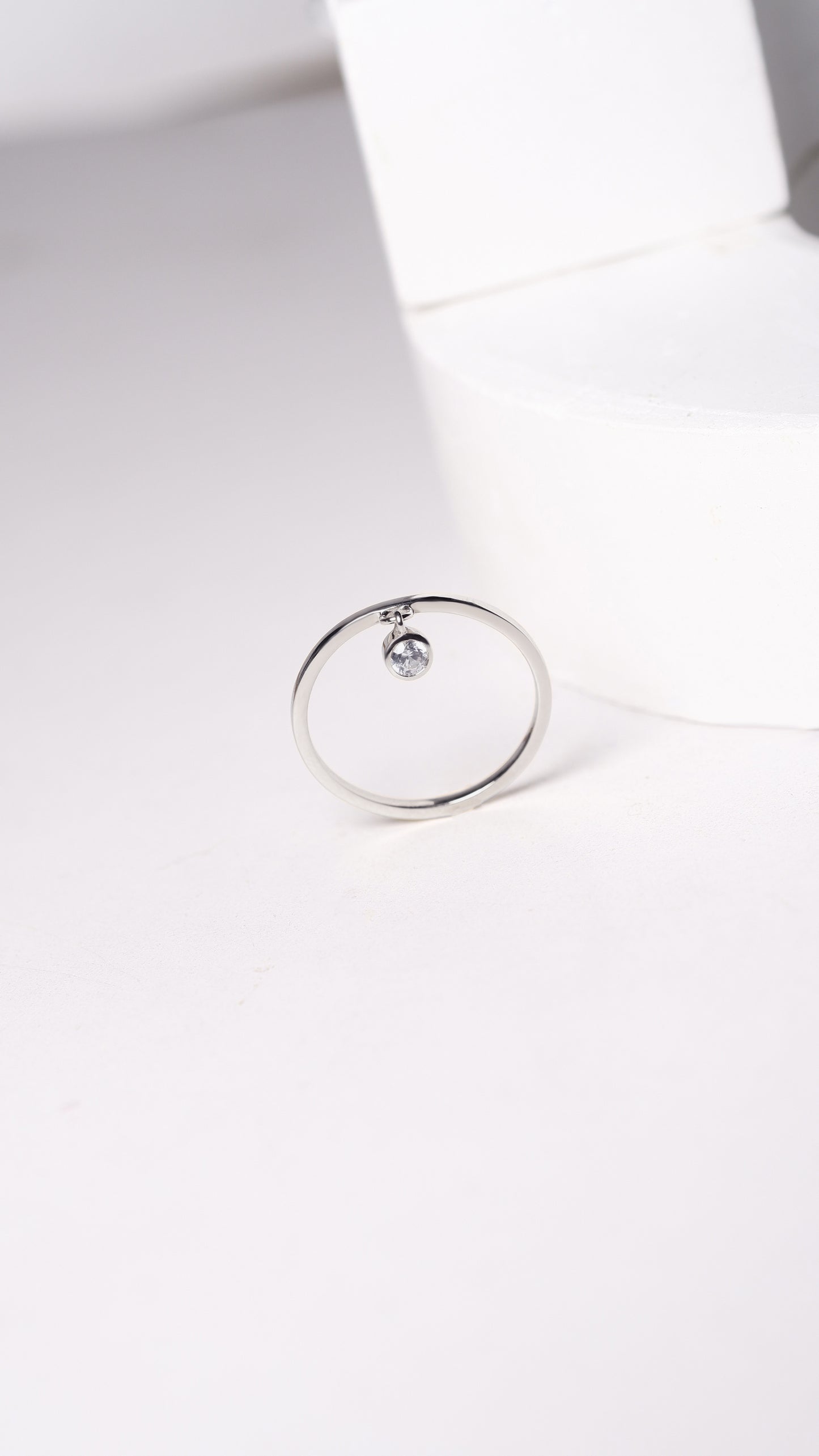 (Instock) 18K Diamond Swing Ring