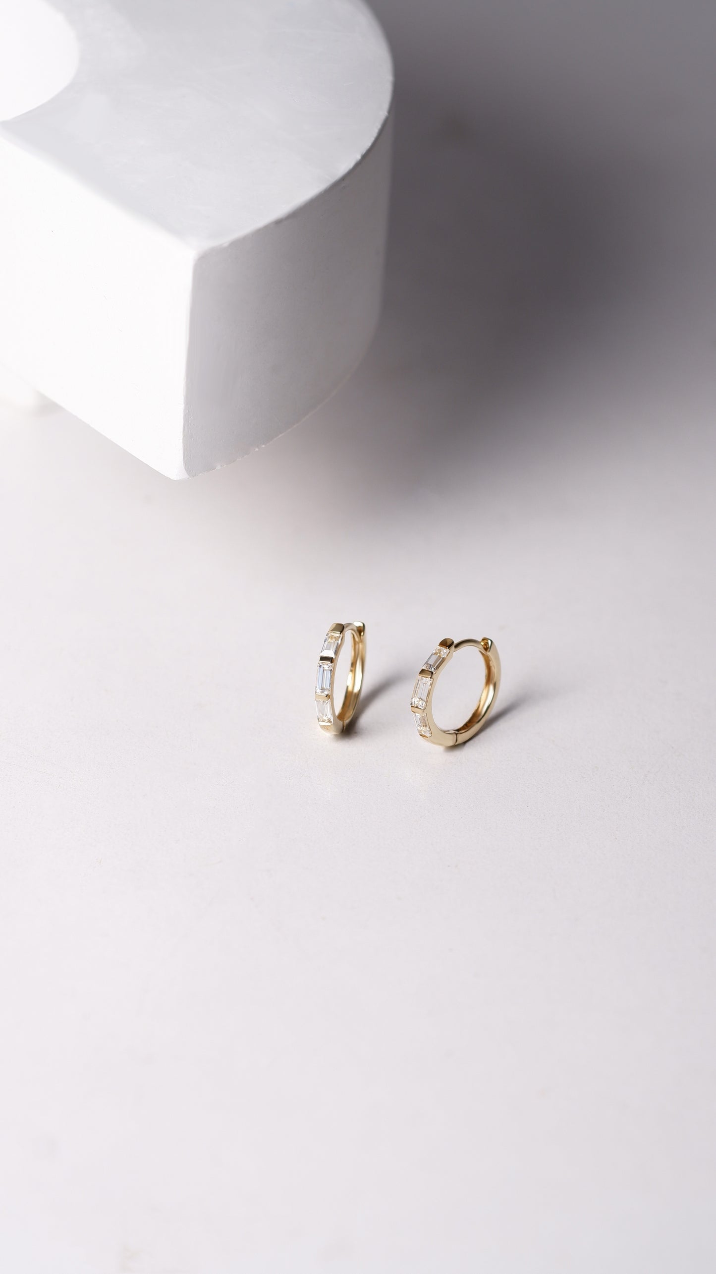 (Instock) 18K Baguette White Sapphire Hoops Earrings