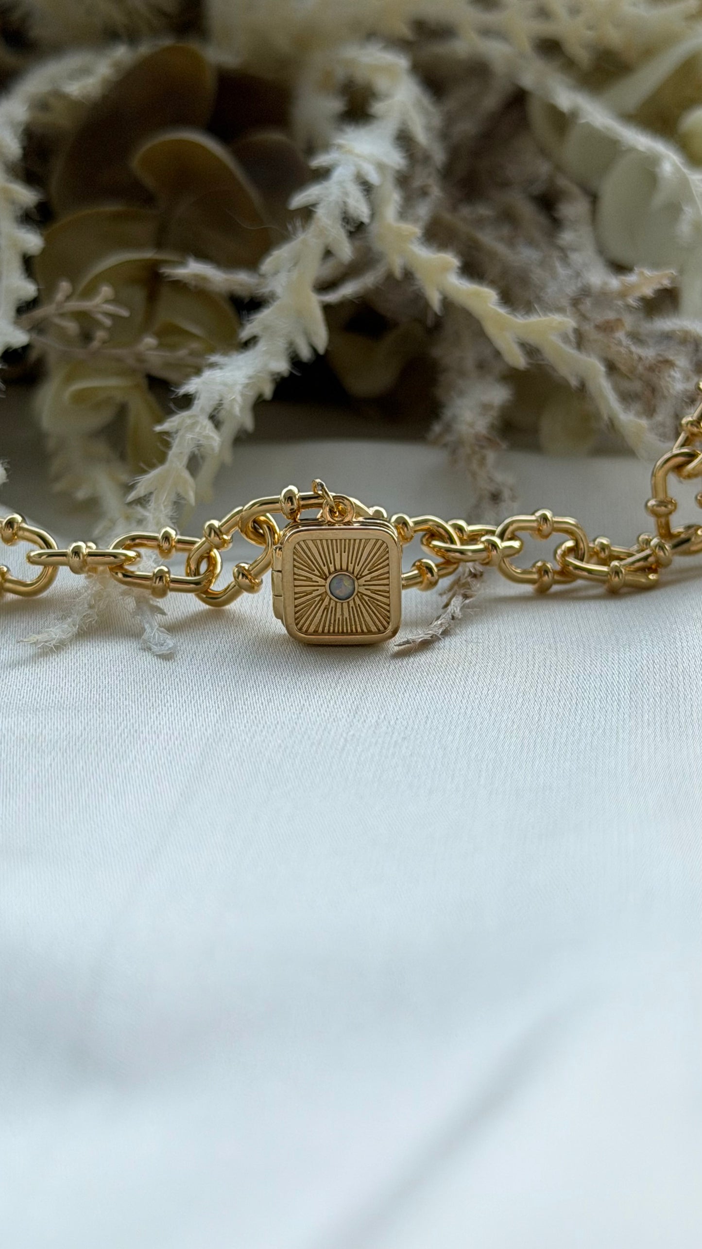 Dawn Bracelet Locket in Gold Vermeil