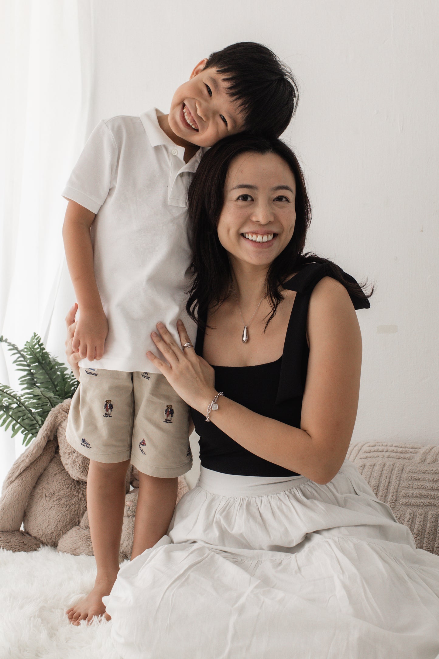 Sliding Teardrop Locket in Solid Gold 18K & 14K