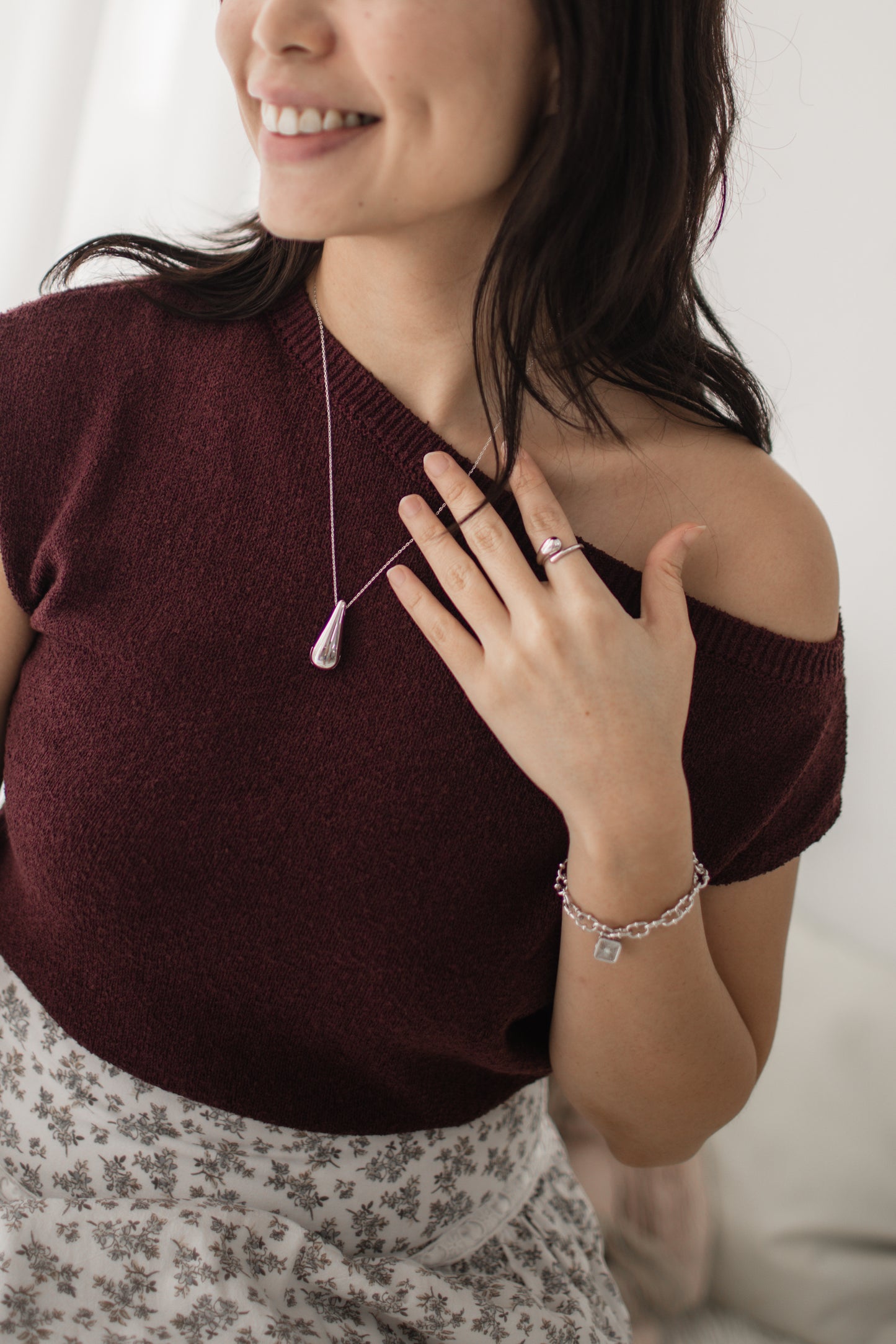 Sliding Teardrop Locket in Solid Gold 18K & 14K