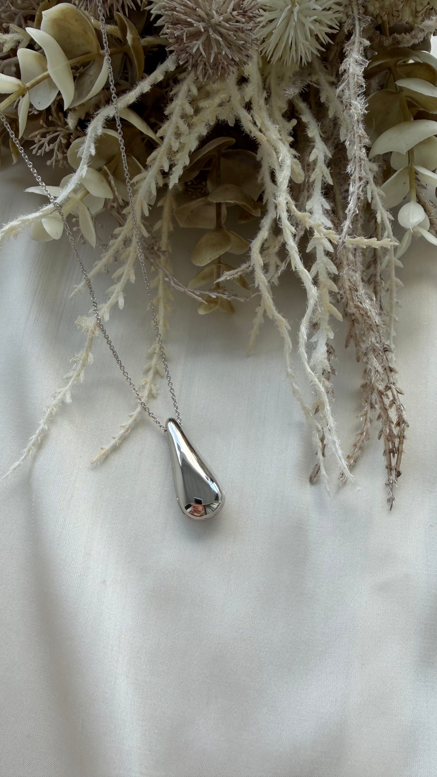 Sliding Teardrop Locket in Solid Gold 18K & 14K