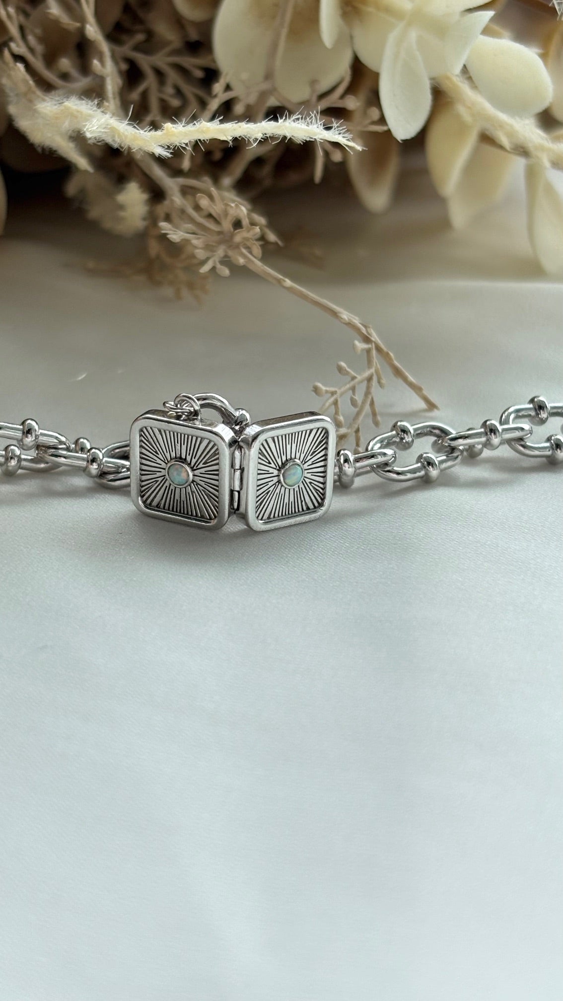 Dawn Bracelet Locket in silver