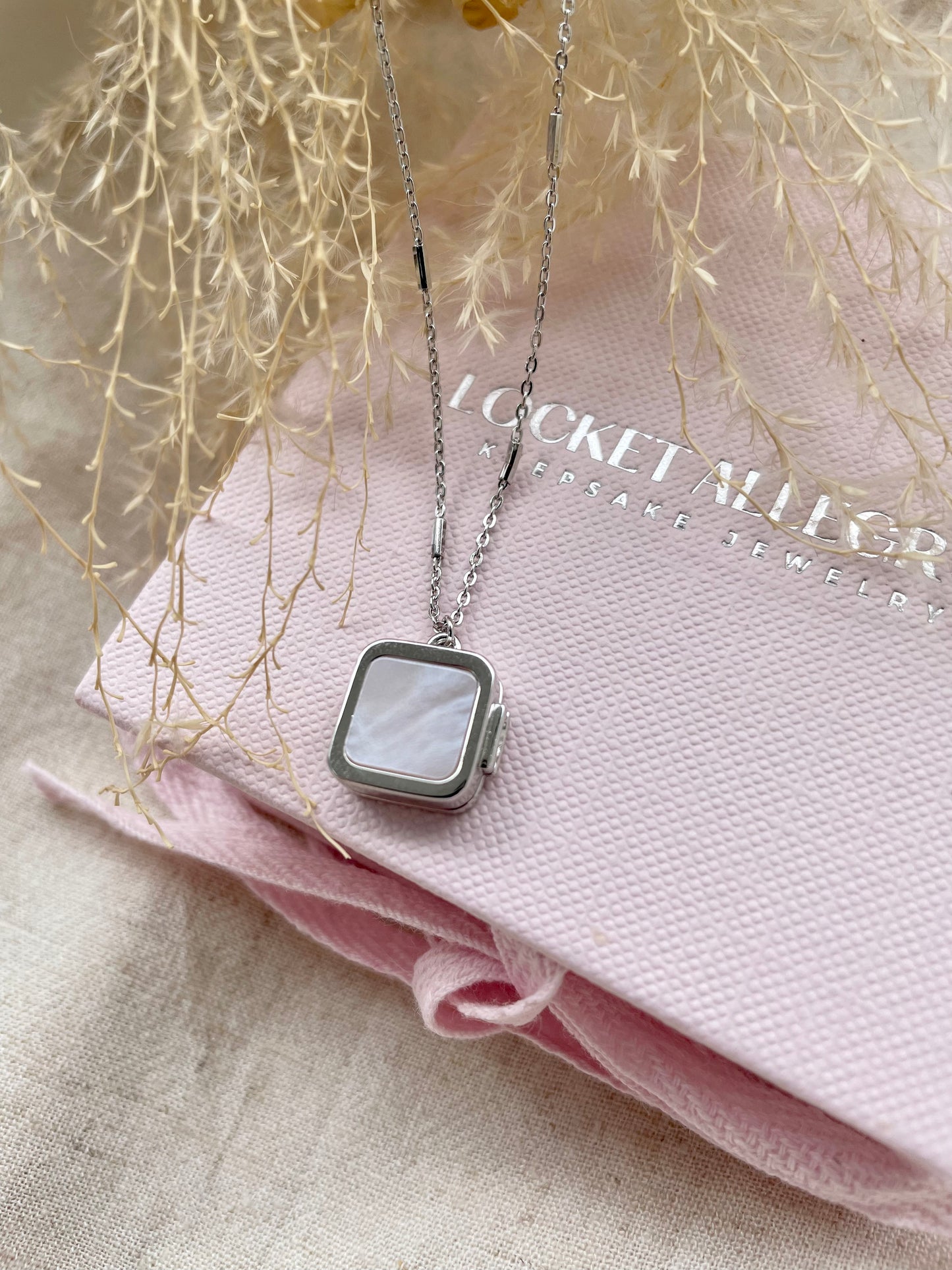 Square locket with Pink Mother of Pearl