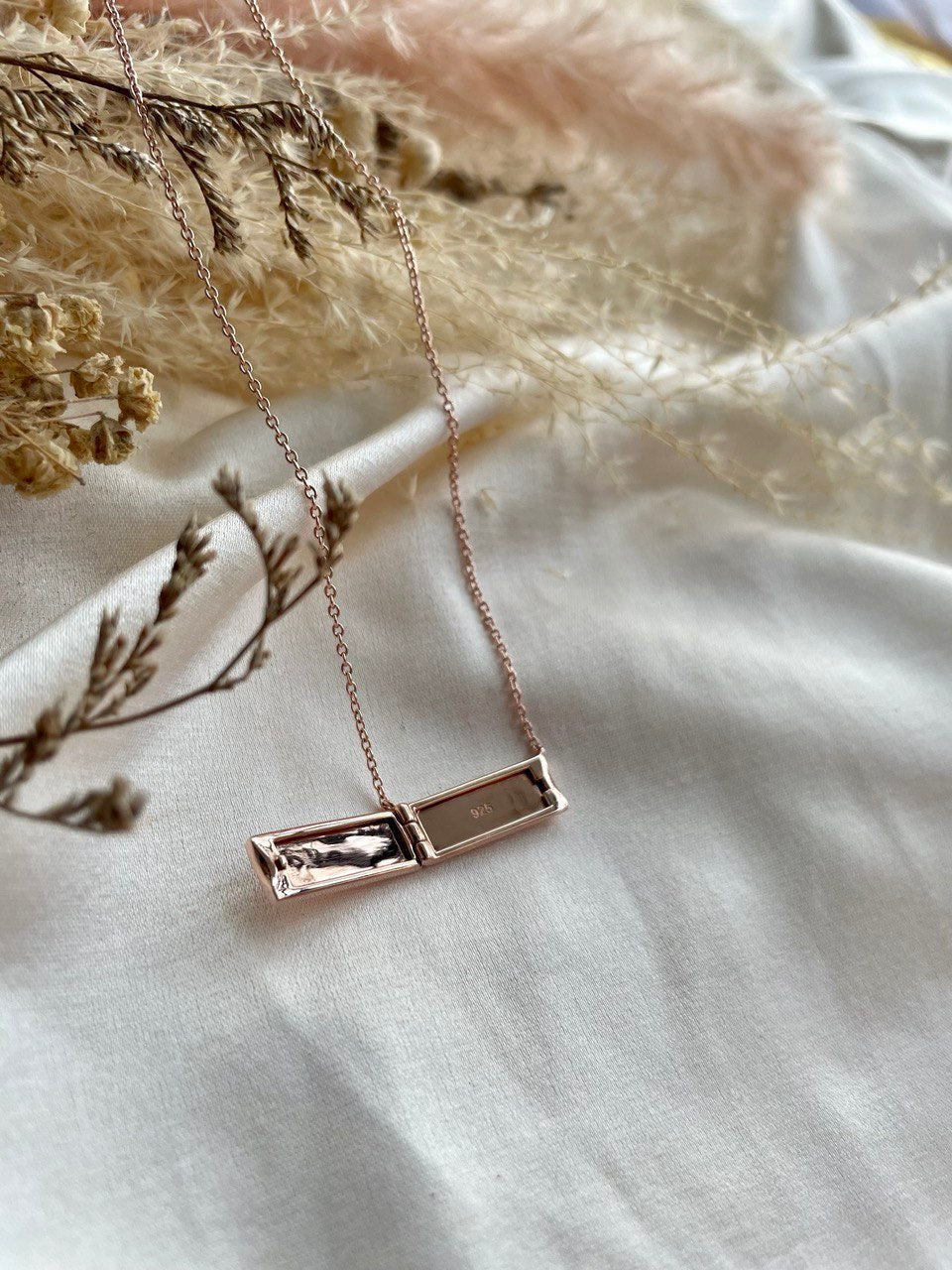 Bar Locket In Rose Gold Vermeil