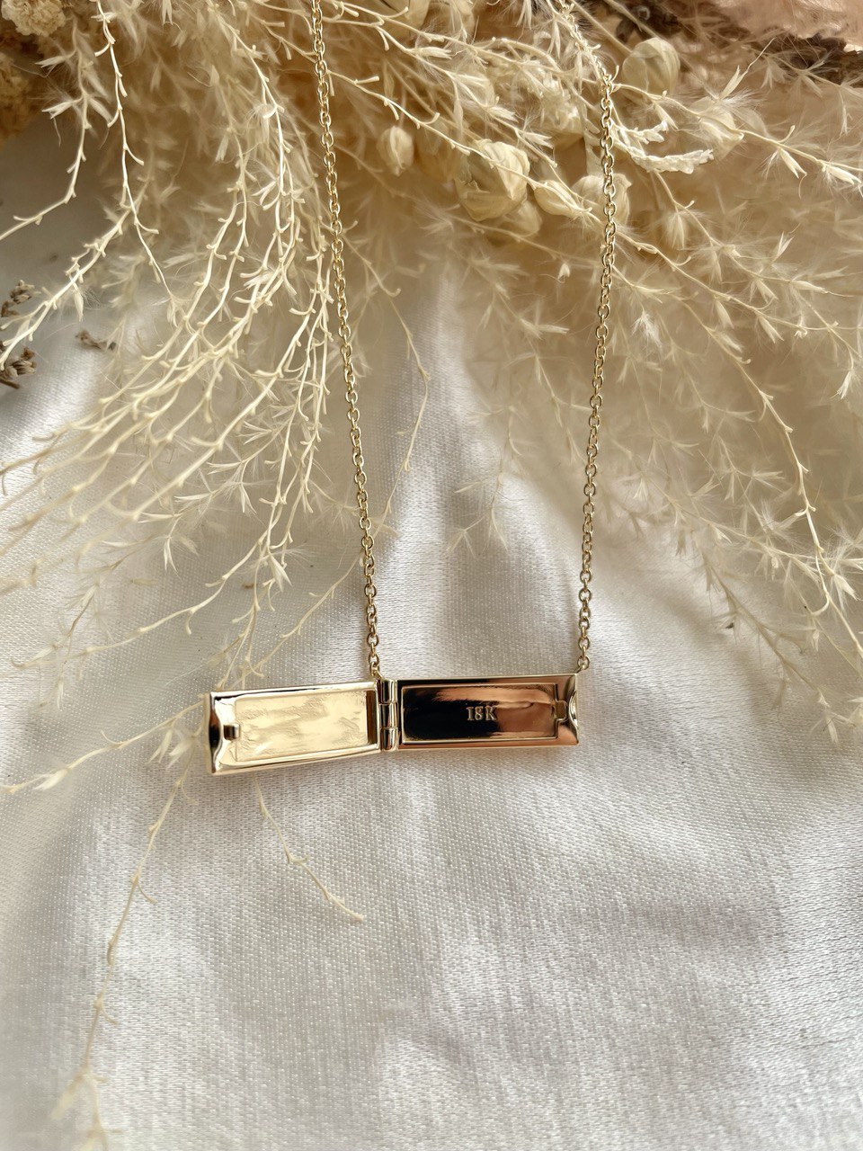 Bar Locket In Solid Gold 18K – Locket Allegro