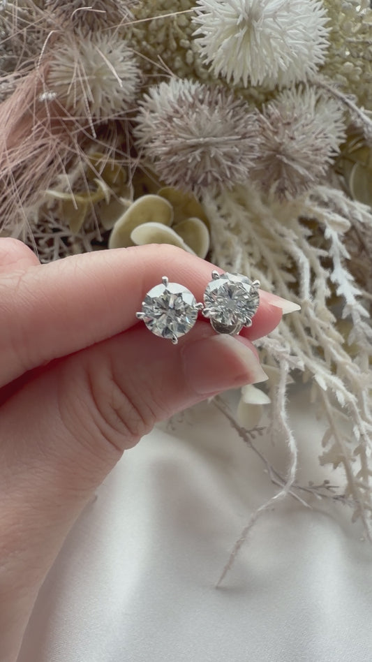 Round Brillant Cut Ear Studs